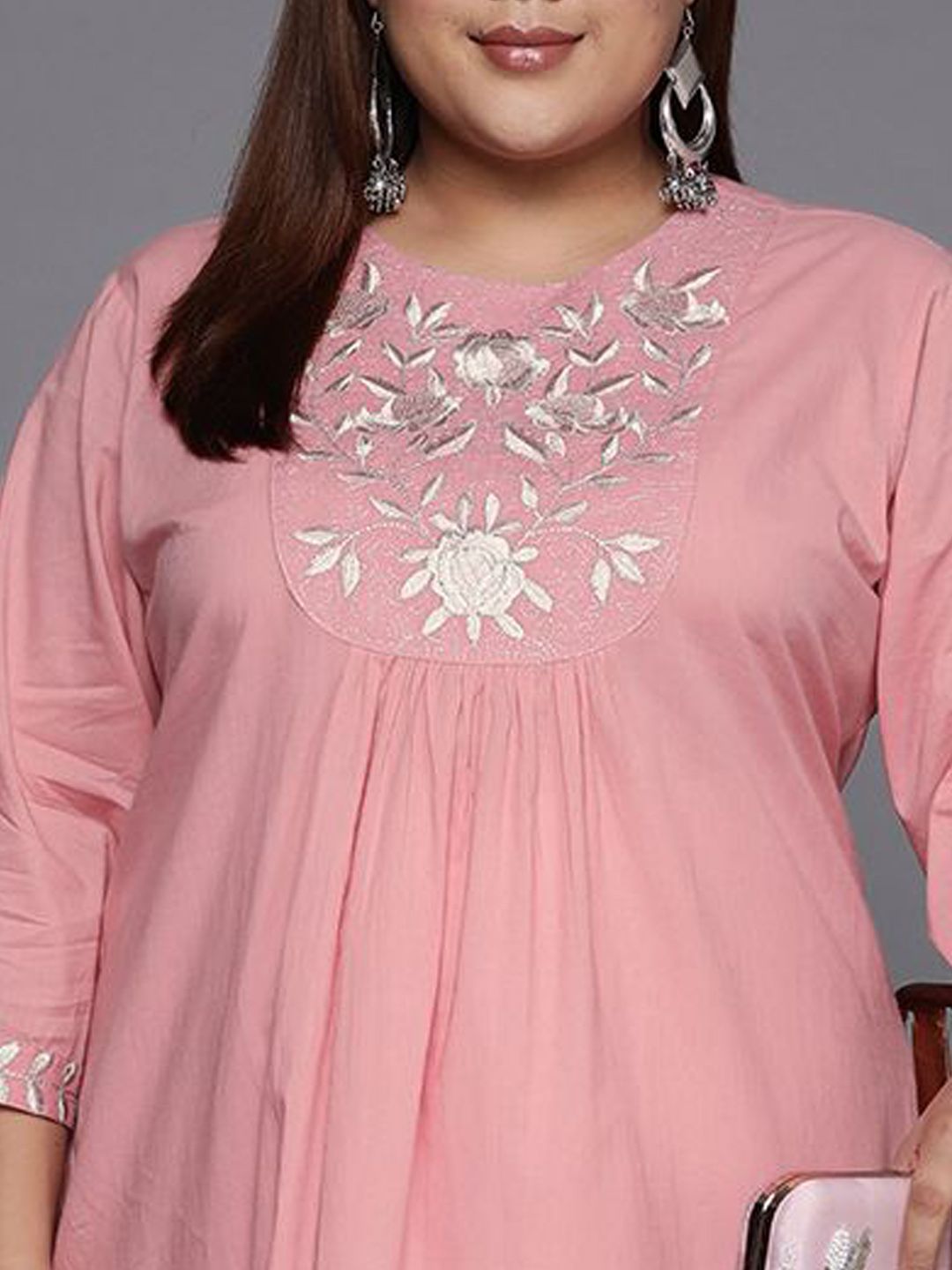 Sztori Plus Size Floral Embroidered Round Neck Cotton Straight Kurta