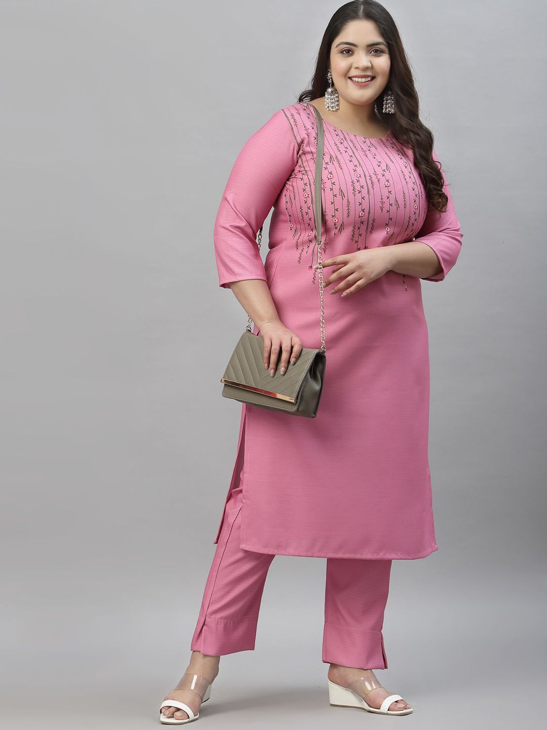Sztori Plus Size Floral Printed Straight Kurta with Trousers