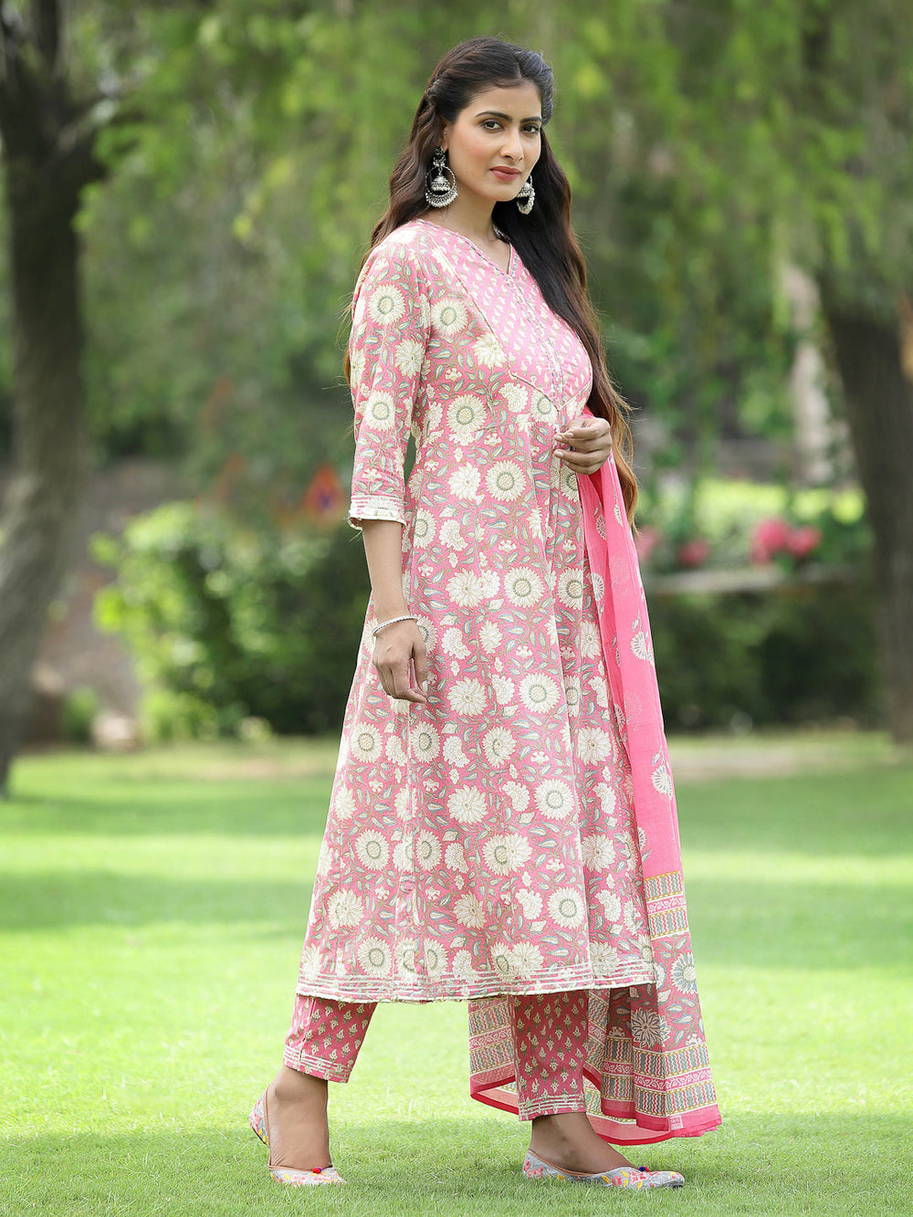 Juniper Women's PInk Cotton Cambric Festive Printed Kurta Set
