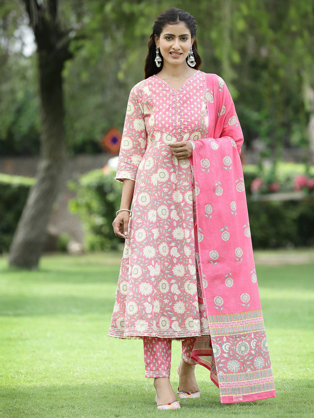 Juniper Women's PInk Cotton Cambric Festive Printed Kurta Set