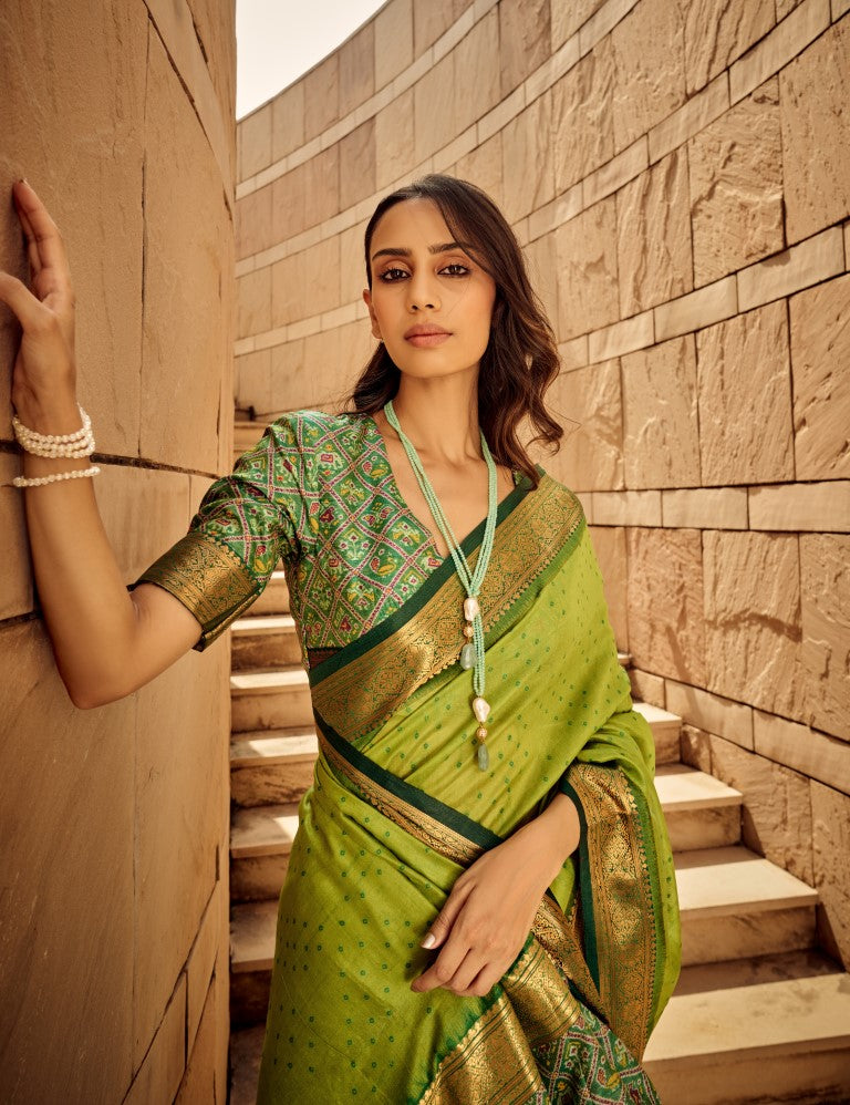 Monjolika Fashion Green Color Handloom Silk Patola Printed Saree With Blouse
