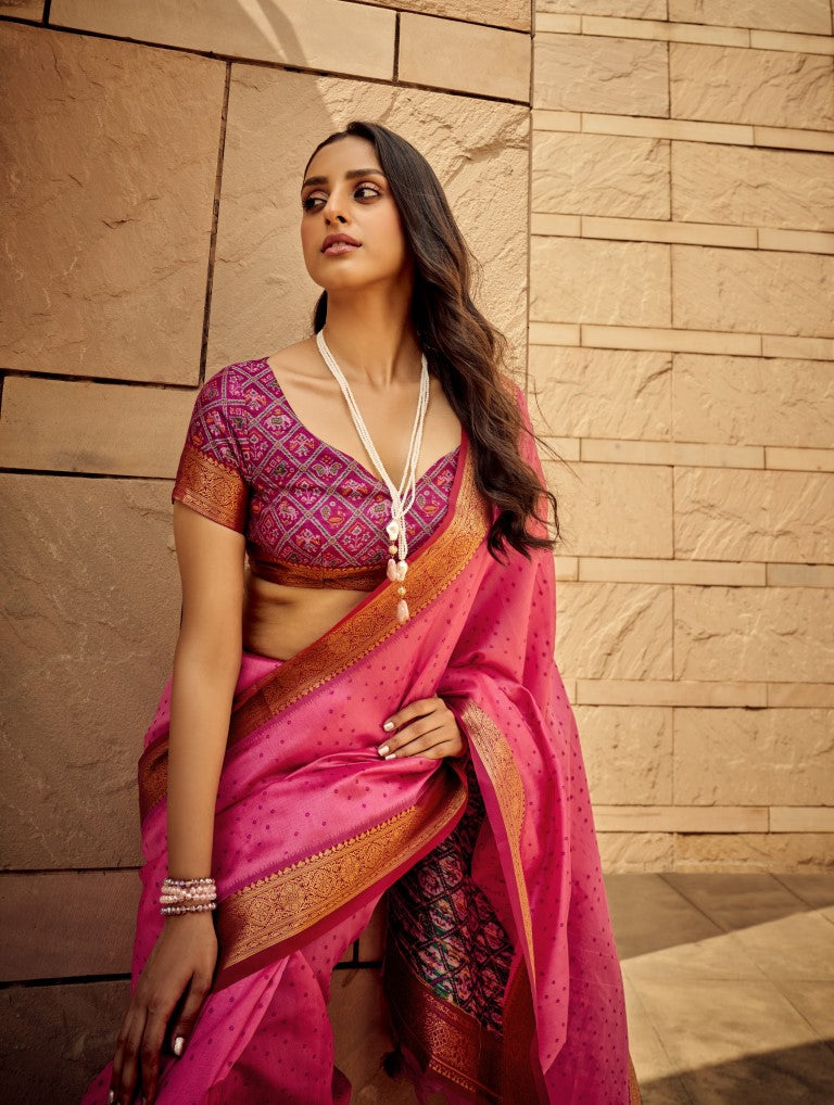 Monjolika Fashion Pink Color Handloom Silk Patola Printed Saree With Blouse