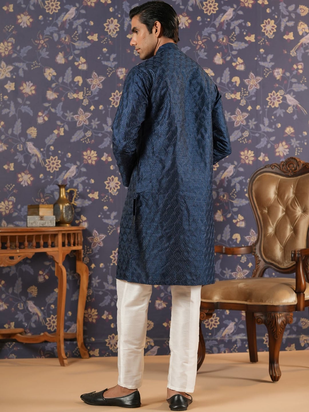 House of Pataudi Ethnic Motifs Embroidered Mandarin Collar Straight Kurta With Trouser