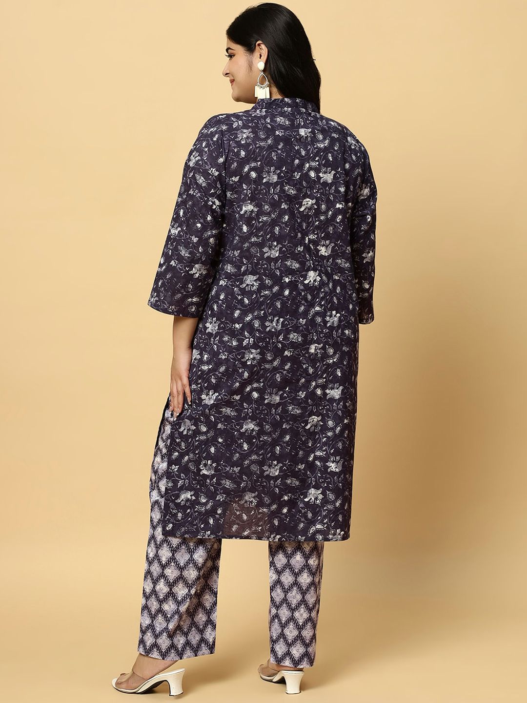 Sztori Plus Size Floral Printed Pure Cotton Straight Kurta with Trousers