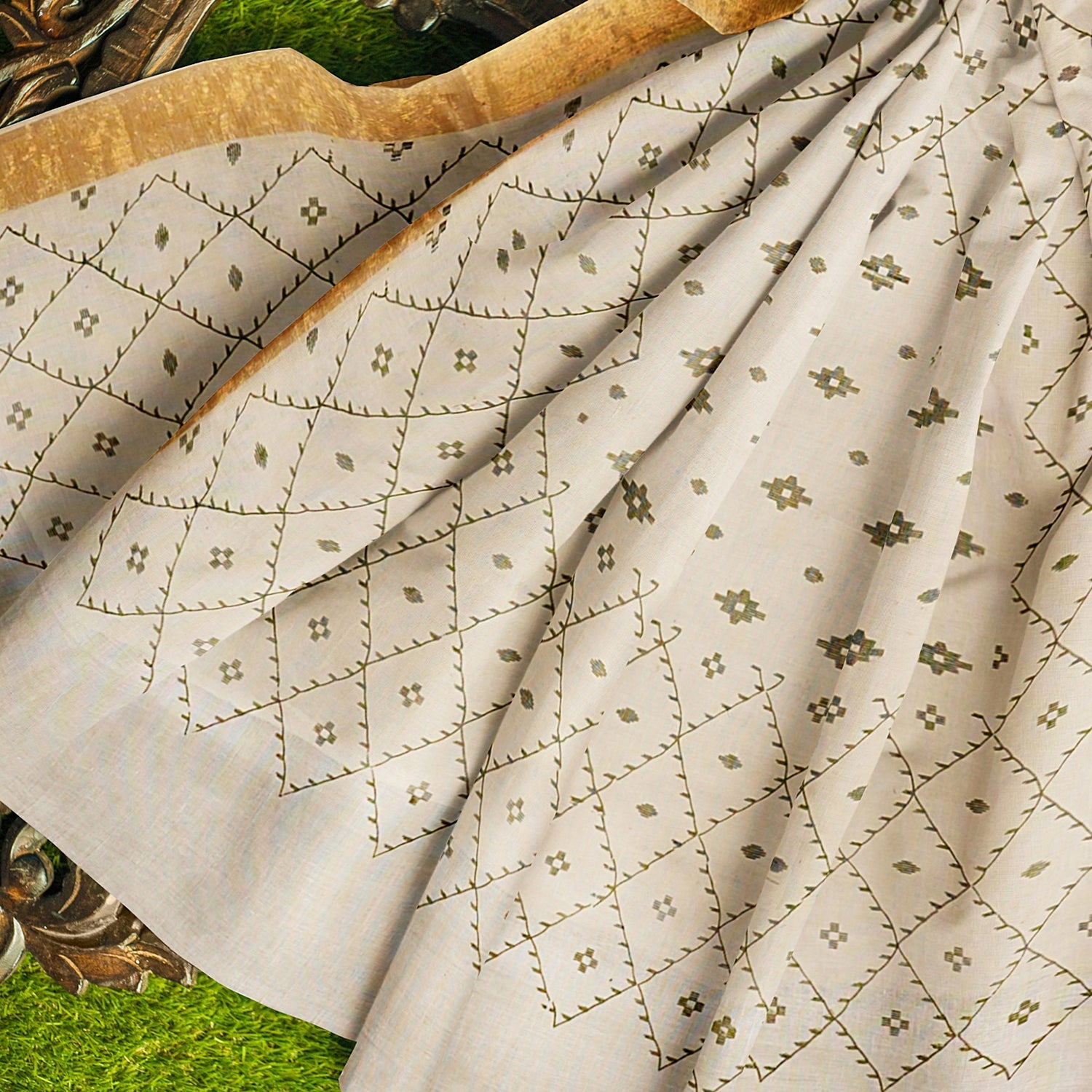 Exclusive Collection 100% Pure Cotton Off White Pesta Saree With Printed Work