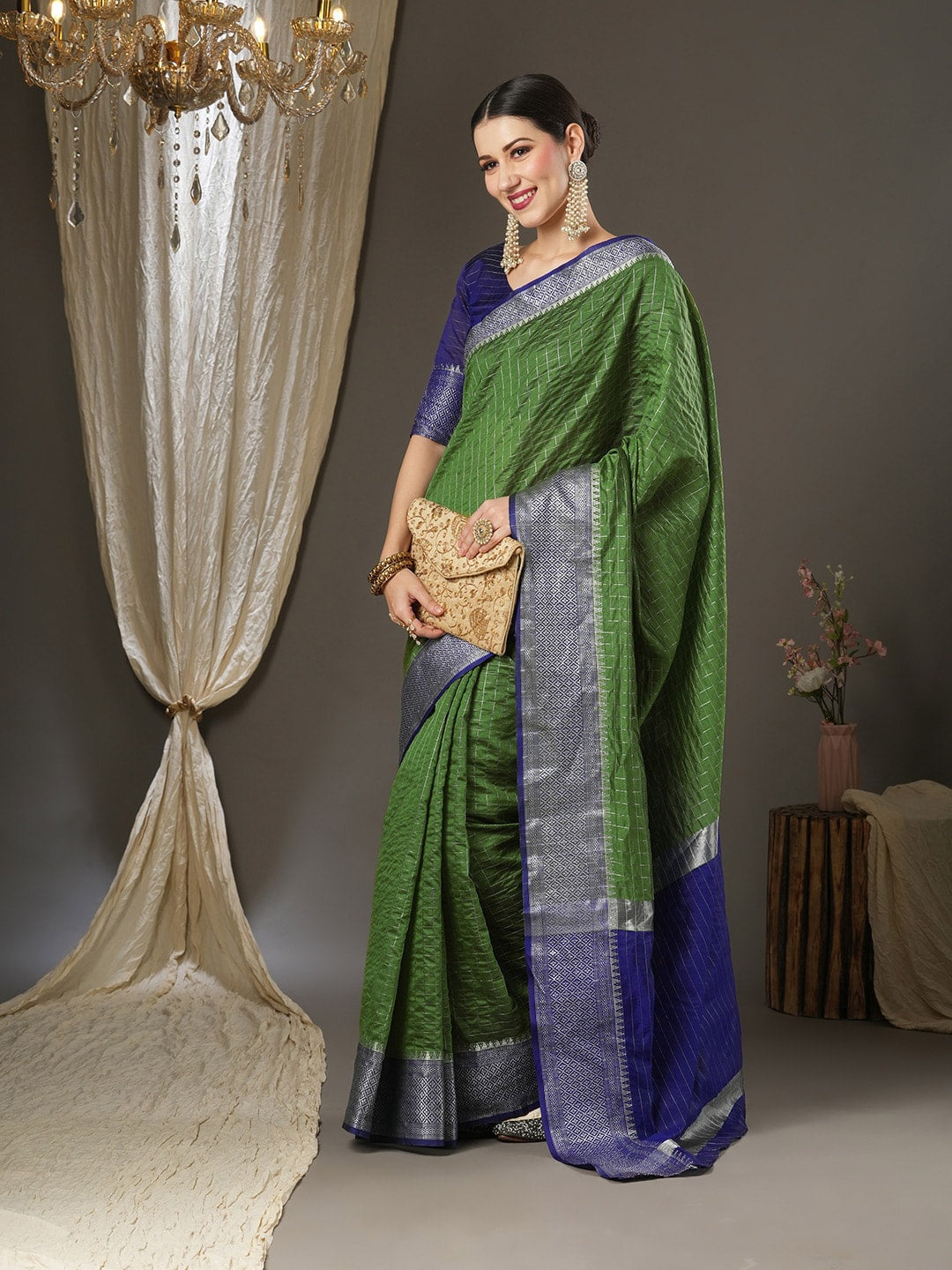 Saree Mall Checked Zari Taant Traditional Sarees