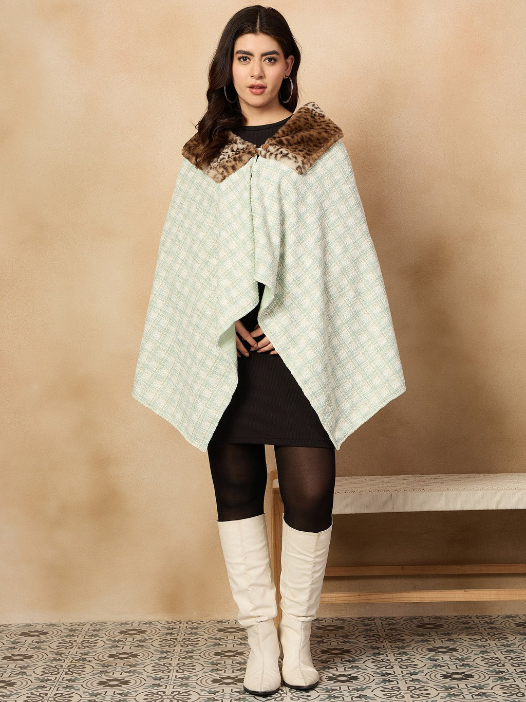 InWeave Green White Big Check Acrylic Fur Poncho