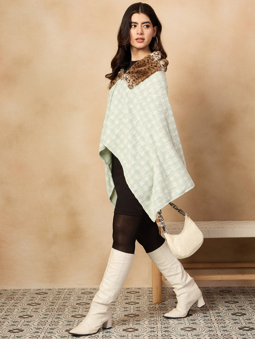InWeave Green White Big Check Acrylic Fur Poncho