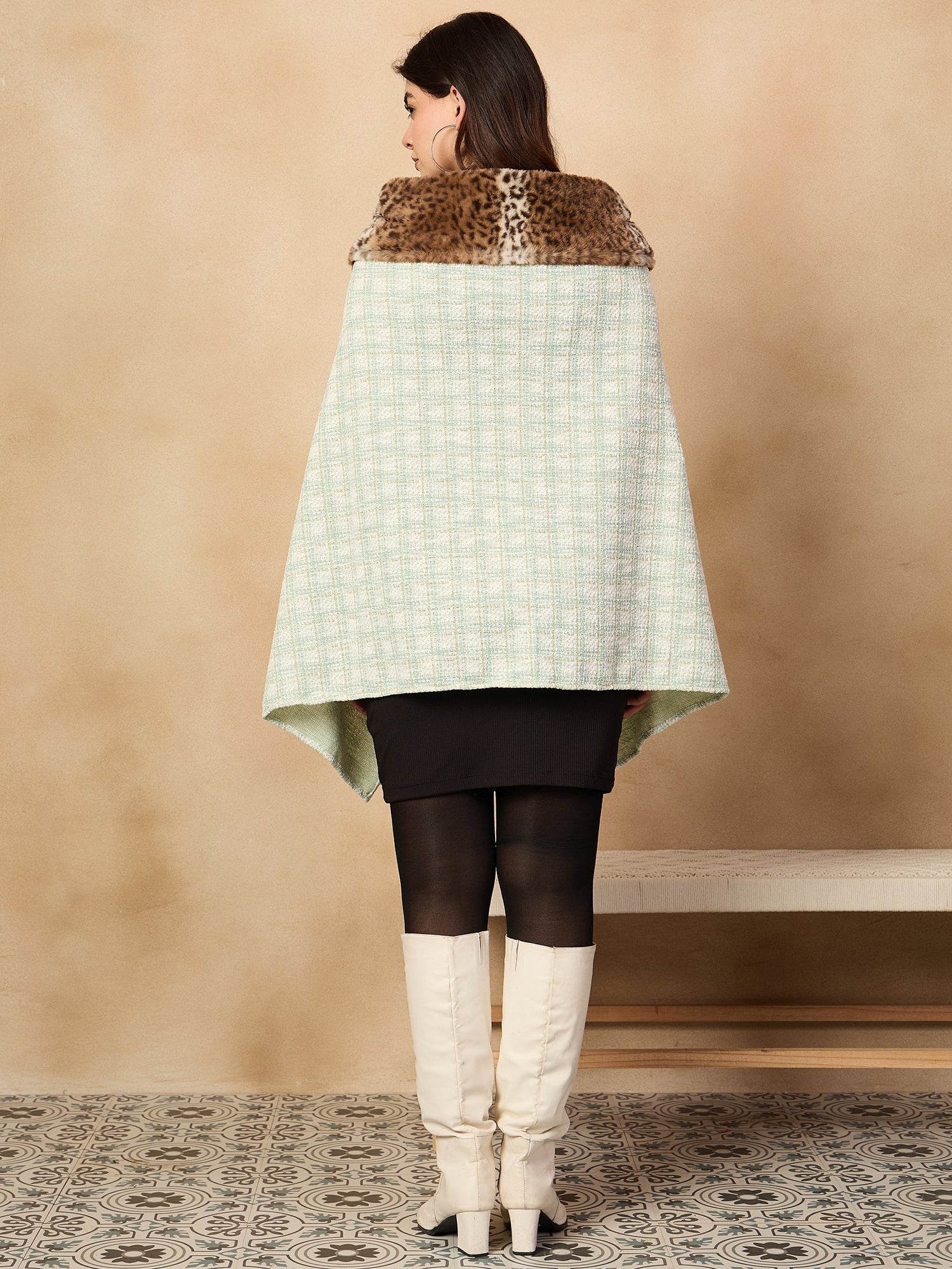 InWeave Green White Big Check Acrylic Fur Poncho