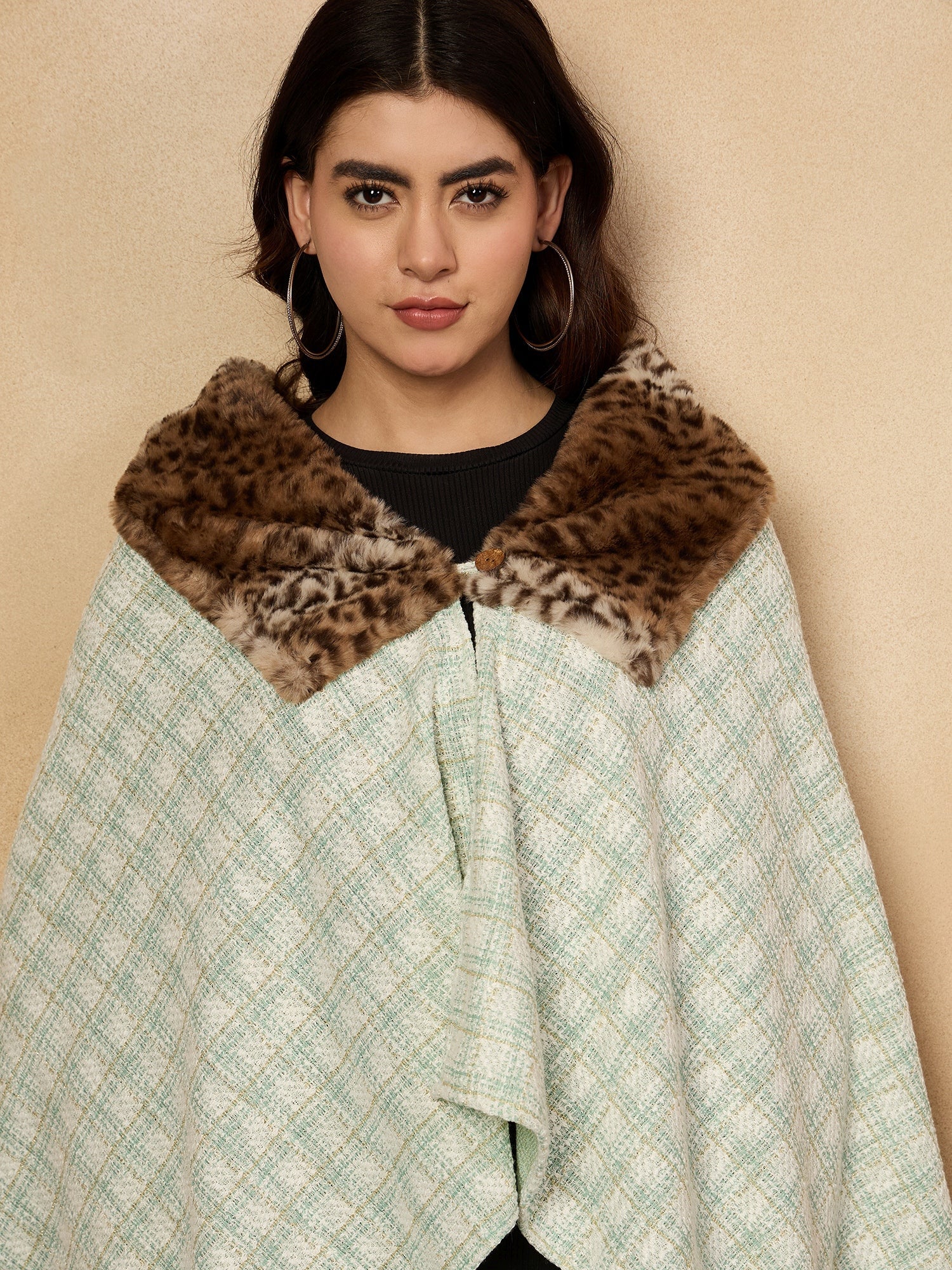 InWeave Green White Big Check Acrylic Fur Poncho