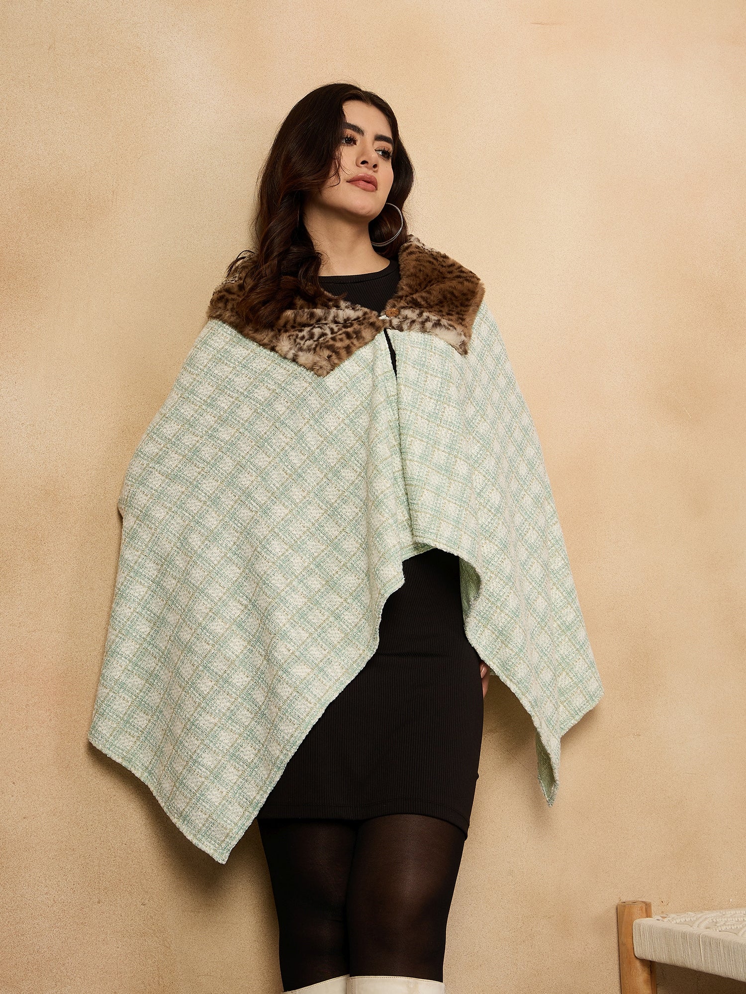 InWeave Green White Big Check Acrylic Fur Poncho