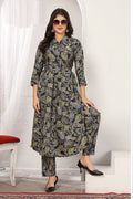Monjolika Fashion Black Rayon Floral Print Casual Kurti