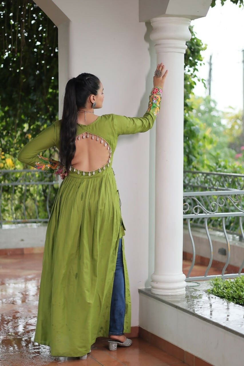 Vastranavya Green Pink Navratri Special Rayon Kutchi Gamthi Work Kurti
