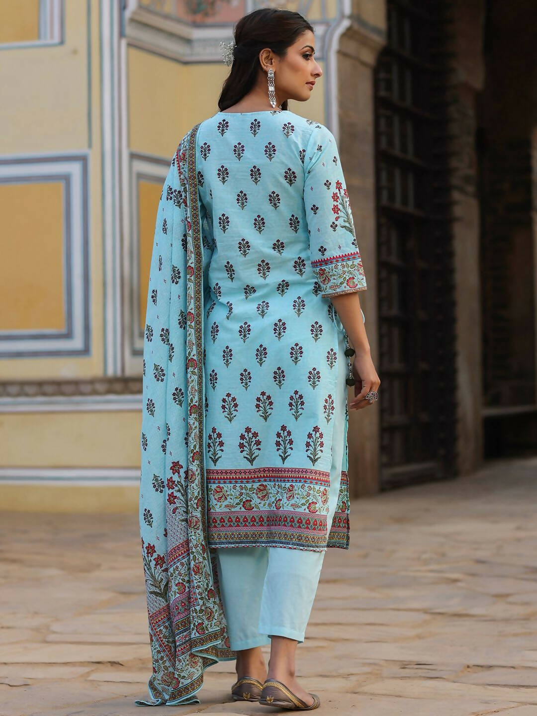 Juniper Women's Skyblue Cambric Floral Placement Printed Straight Fit Kurta Sets