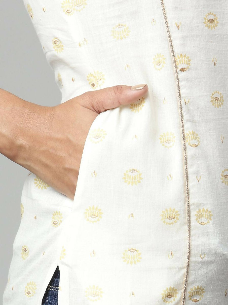 Ahalyaa Womens Off White Pure Cotton Printed Kurtas