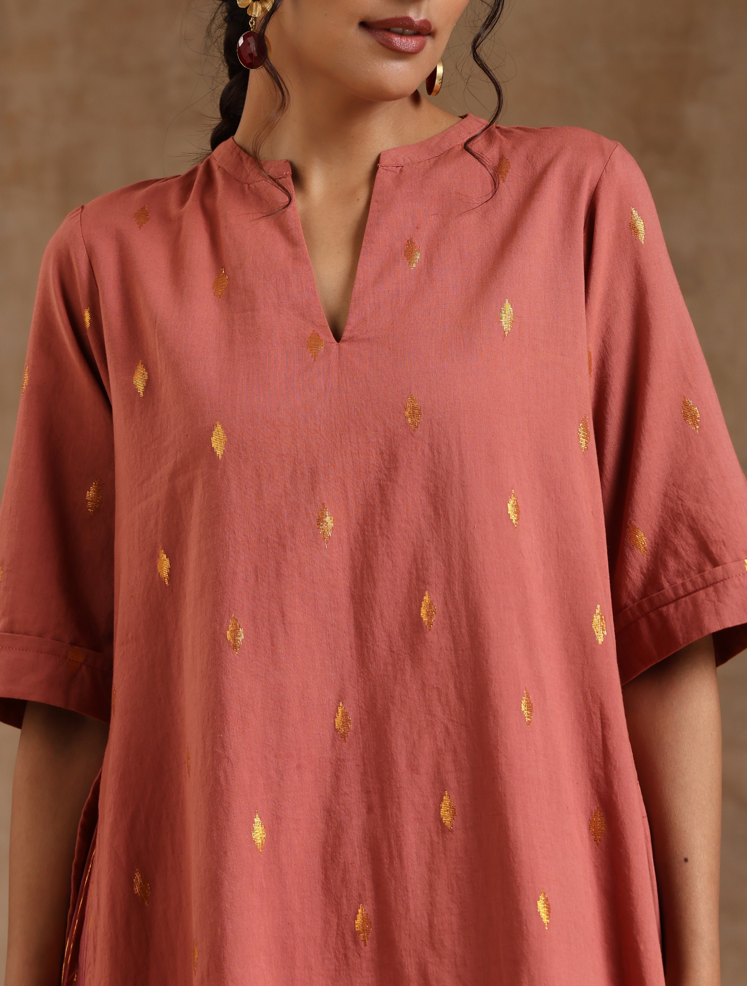 trueBrowns Blush Gold Cotton Relaxed High-Low Kurta Set