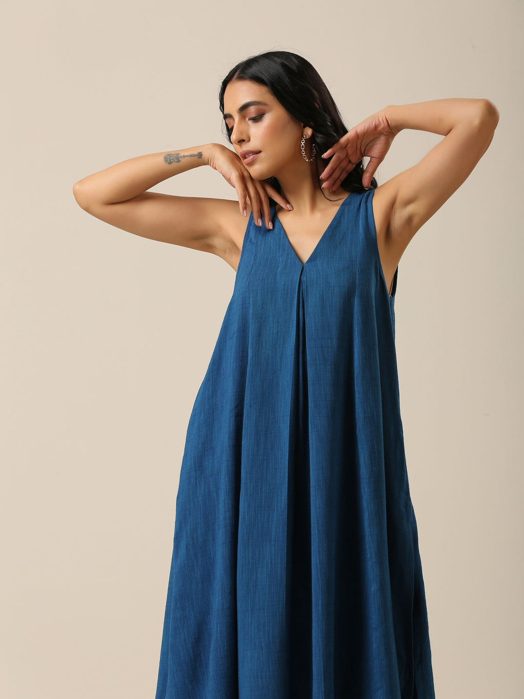 trueBrowns Classic Blue Slub Texture Sleeveless Flared Kurta Pant Set