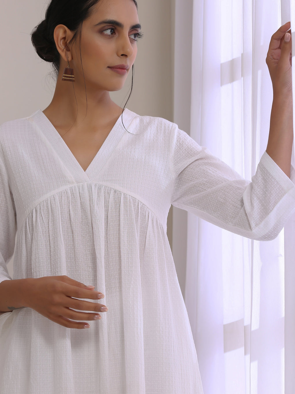 trueBrowns White Dobby Flared Slit Kurta Pant Set