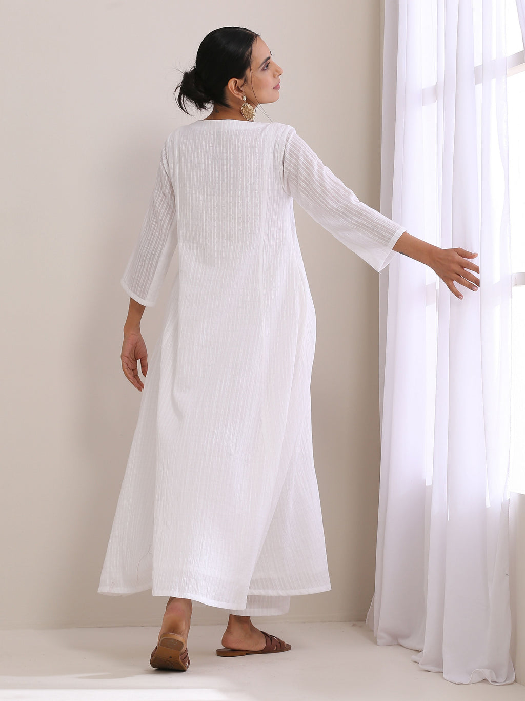 trueBrowns White Dobby Front Pleated Long Kurta Pant Set