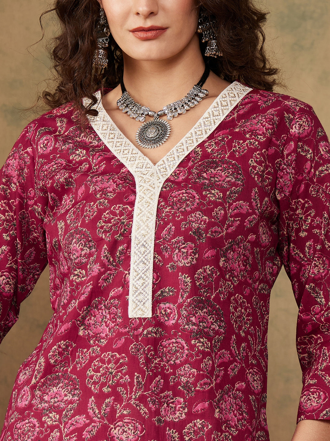 InWeave Women's Burgundy Maroon Print V Neck Lace Work Straight Kurta