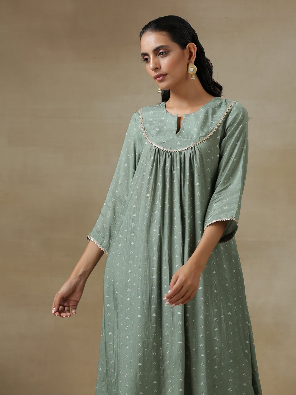 trueBrowns Light Green Bandhani Printed Silk Yoke Kurta Pant Set