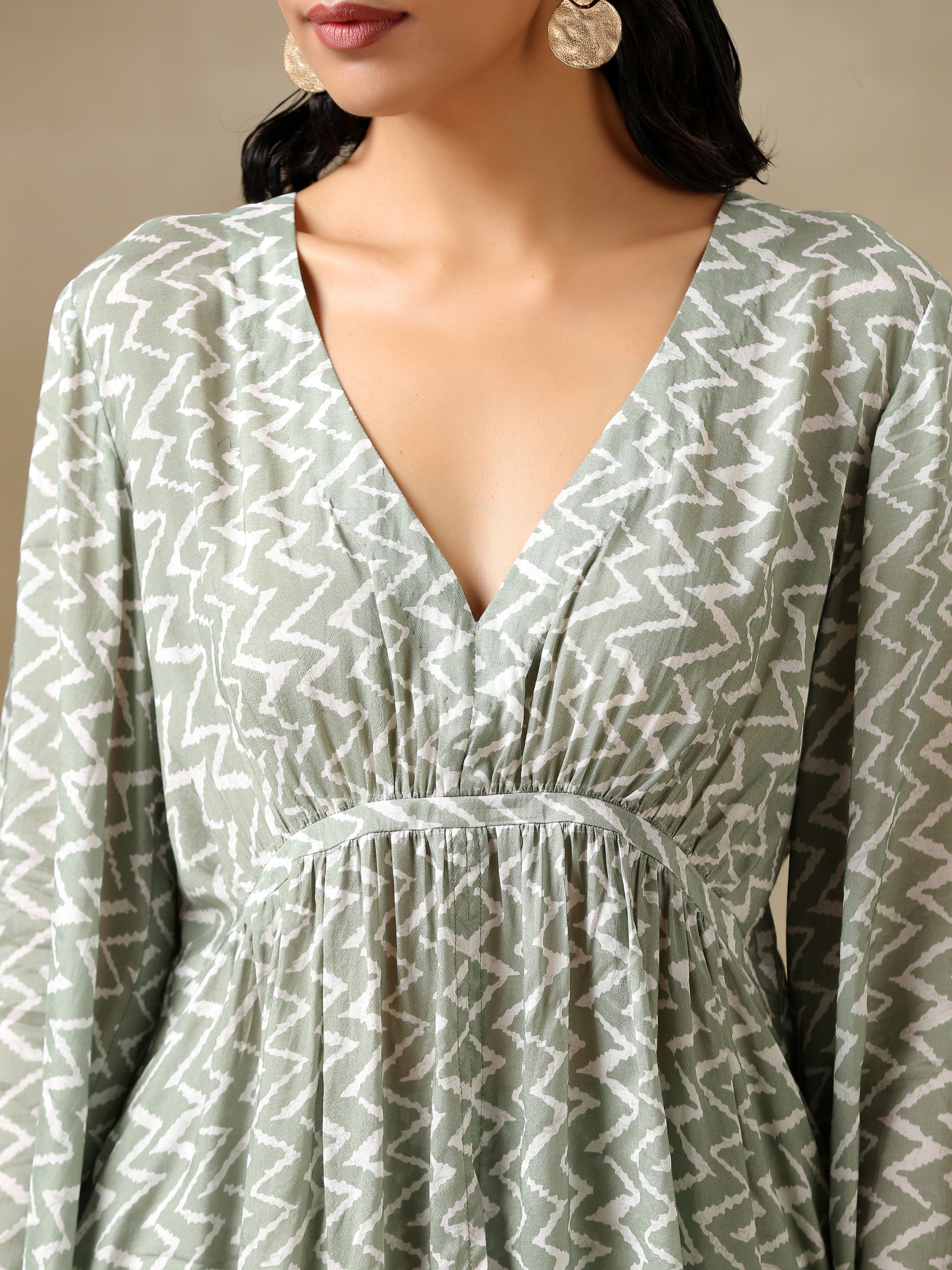 trueBrowns Light Green Bandhani Printed Silk V-Neck Co-Ord Set