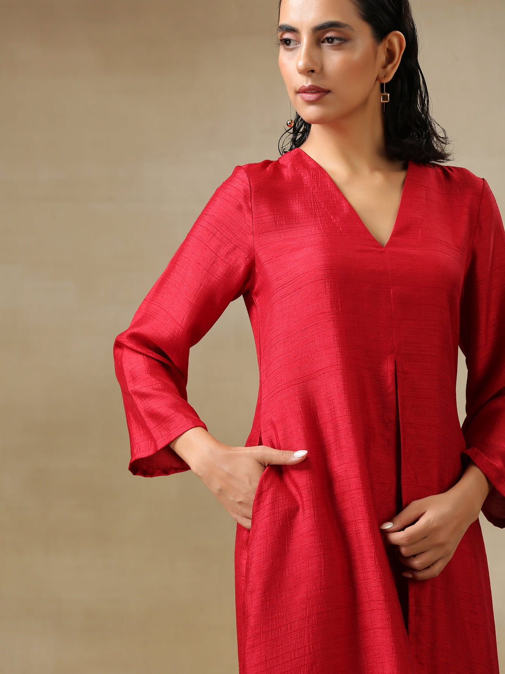 trueBrowns Maroon Textured Silk Front Slit Kurta Pant Set