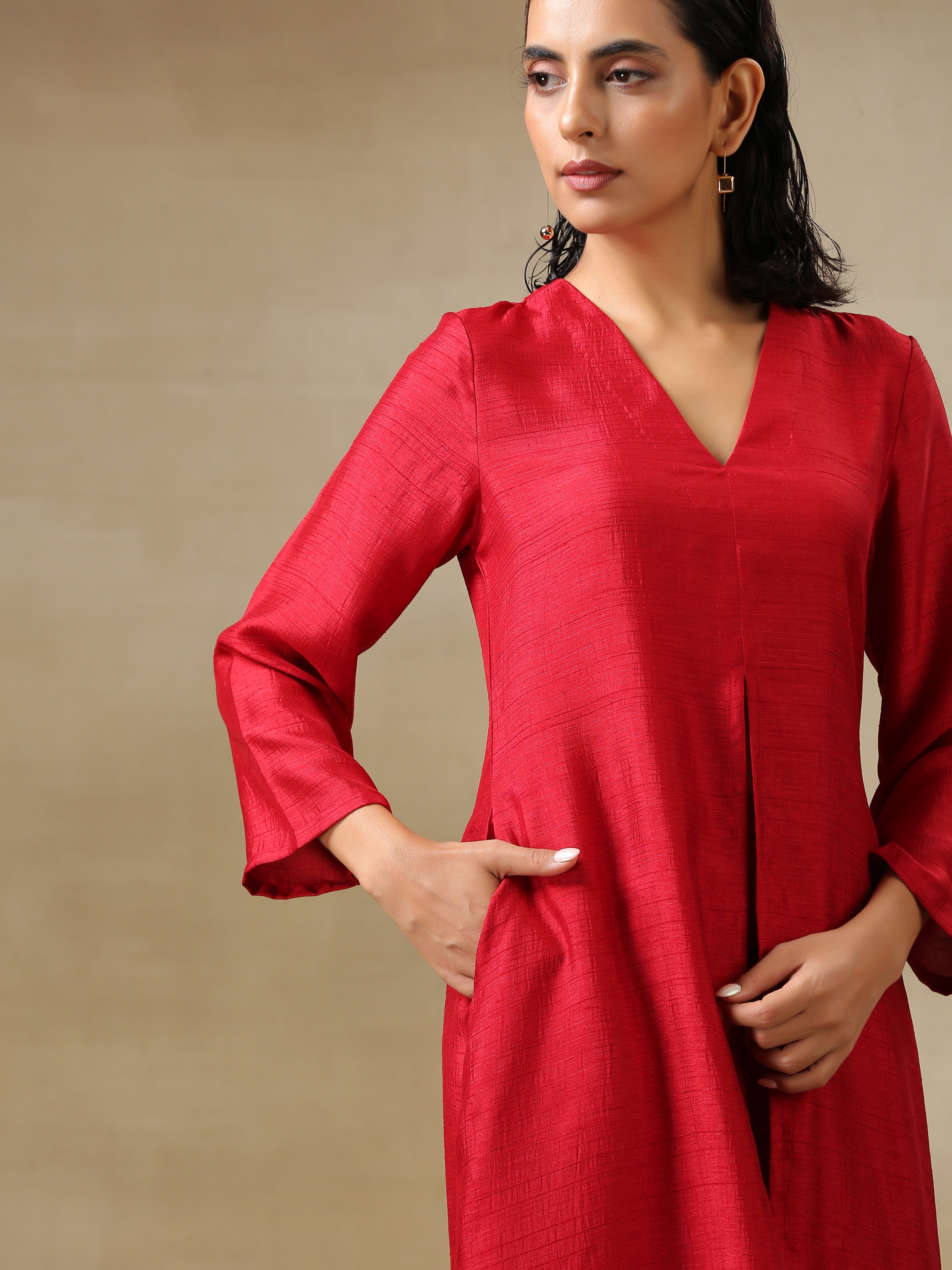 trueBrowns Maroon Textured Silk Front Slit Kurta Pant Set