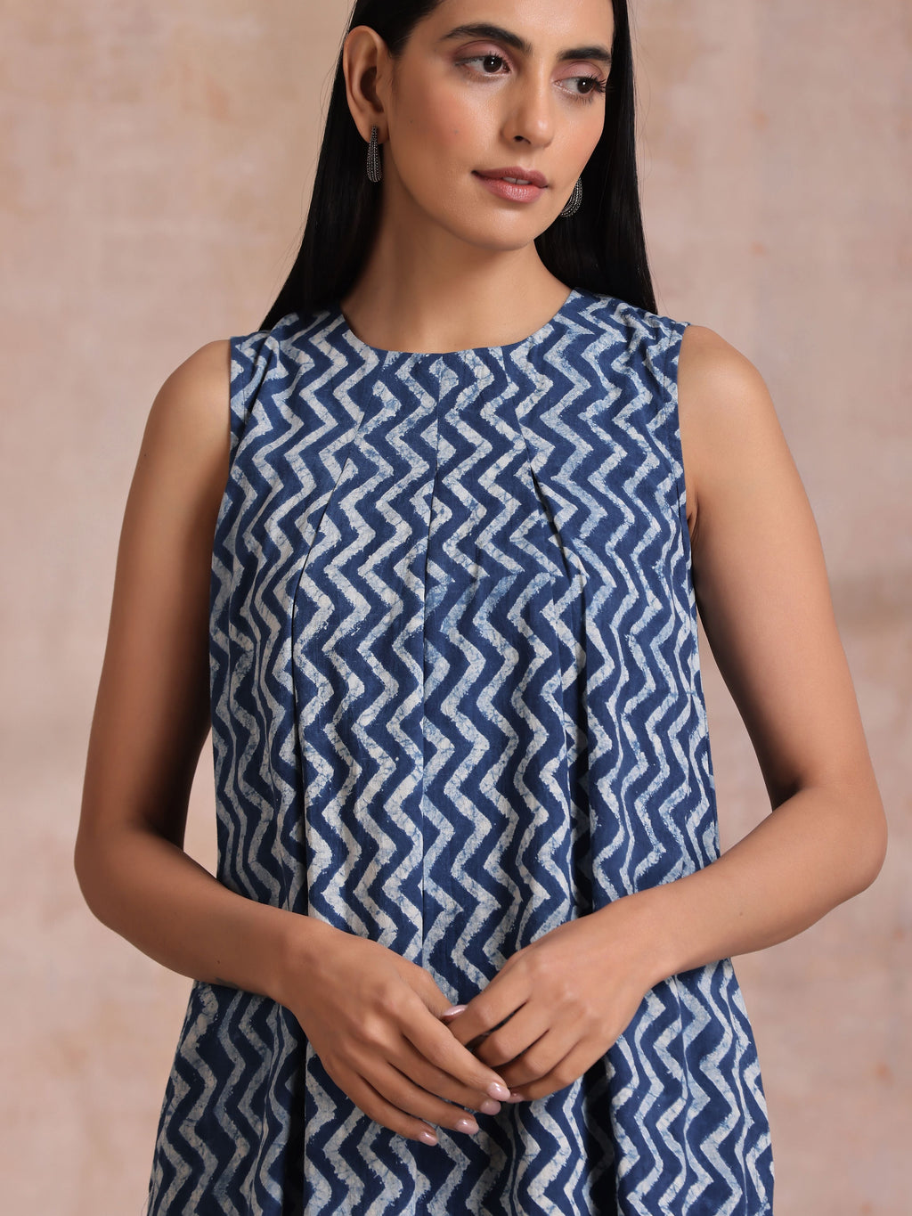 trueBrowns Indigo Dabu Zig-Zag Lines Print Cotton Sleeveless Kurta Pant Set