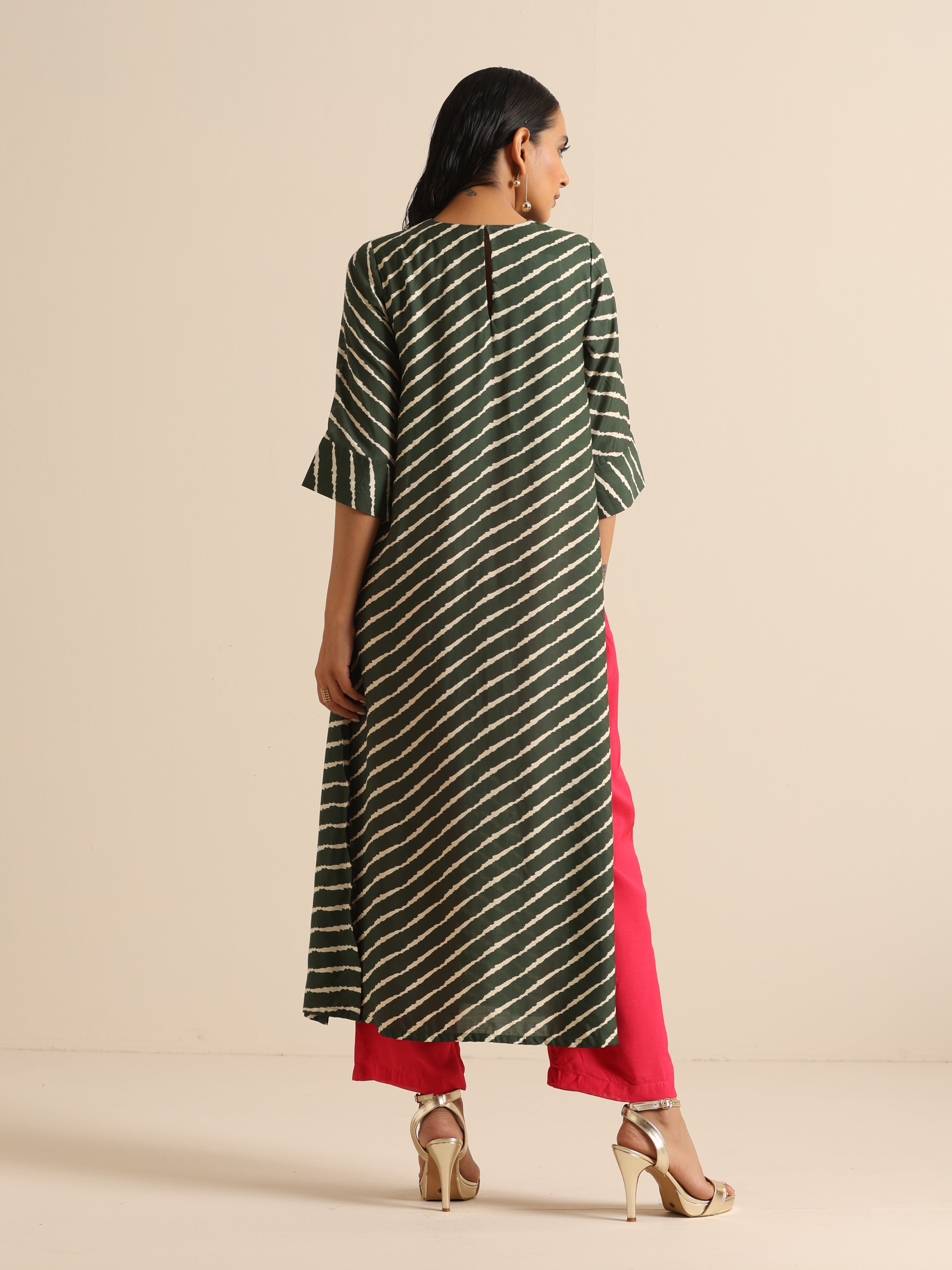 trueBrowns Dark Green Lehariya Printed Silk Kurta Pant Set