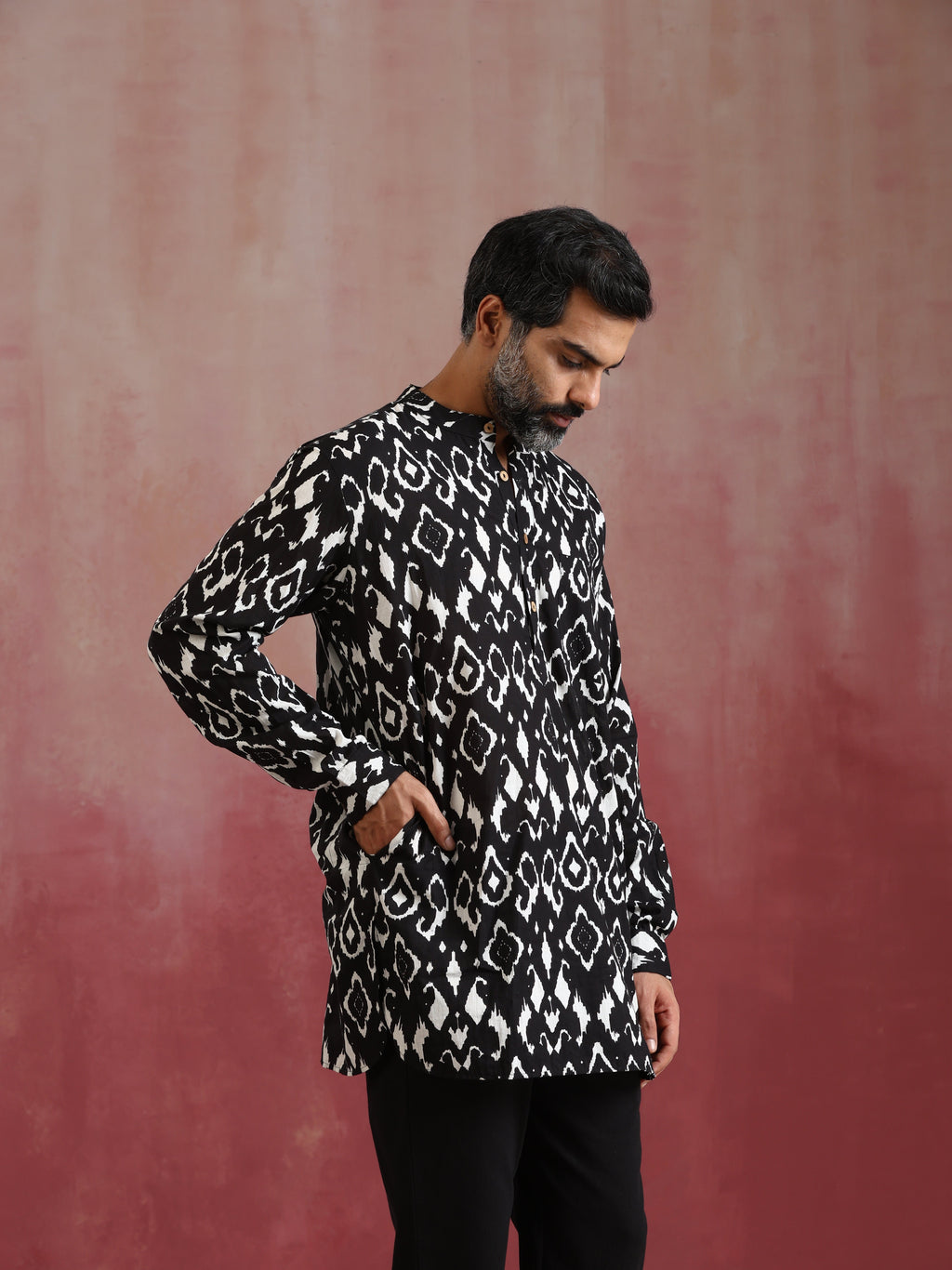 trueBrowns Men's Black Ikat Print Mandarin Collar Kurta Co-ord set