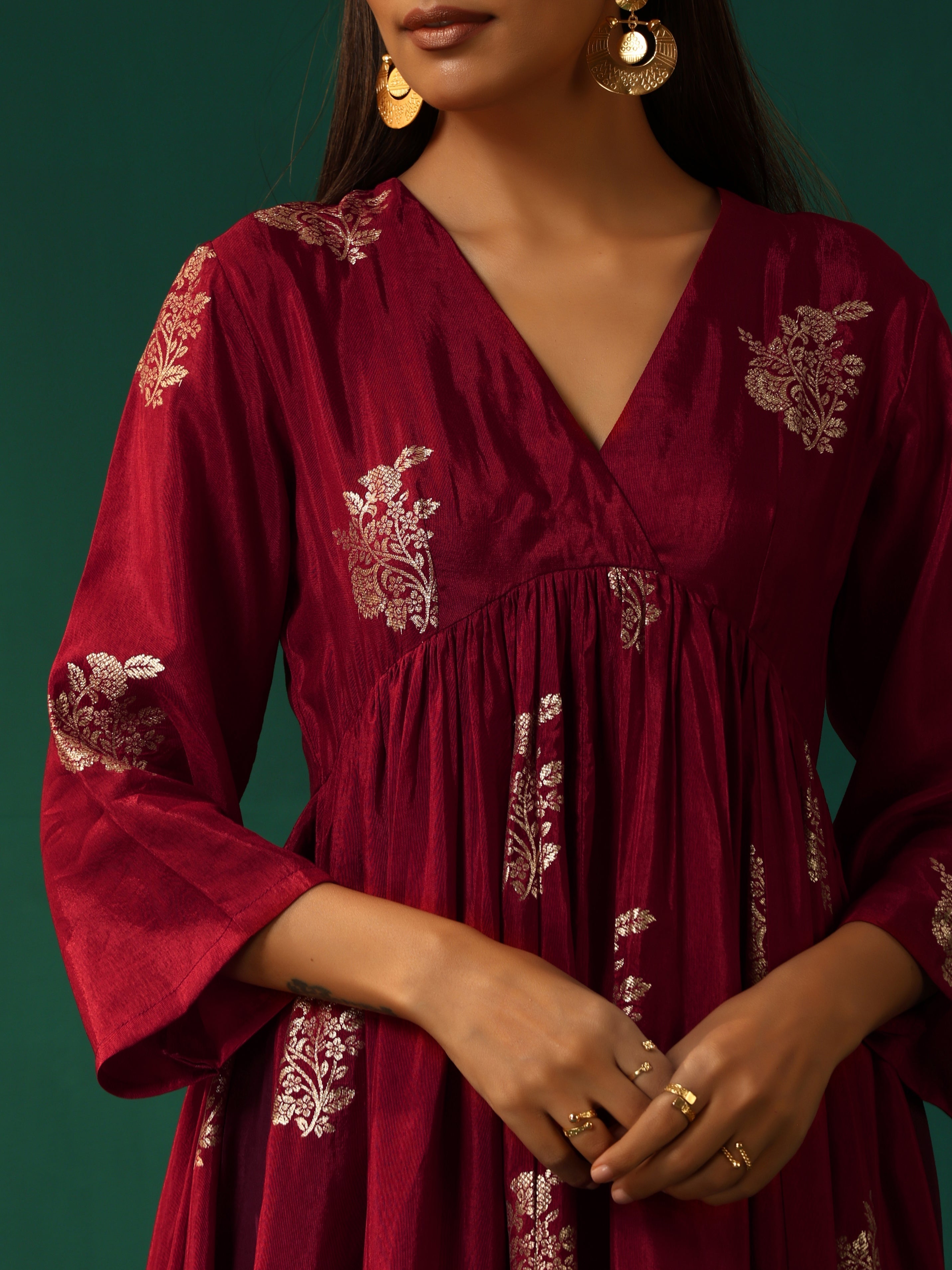 trueBrowns Maroon Floral Viscose Silk V-Neck Waist Gathered Kurta Pant Set