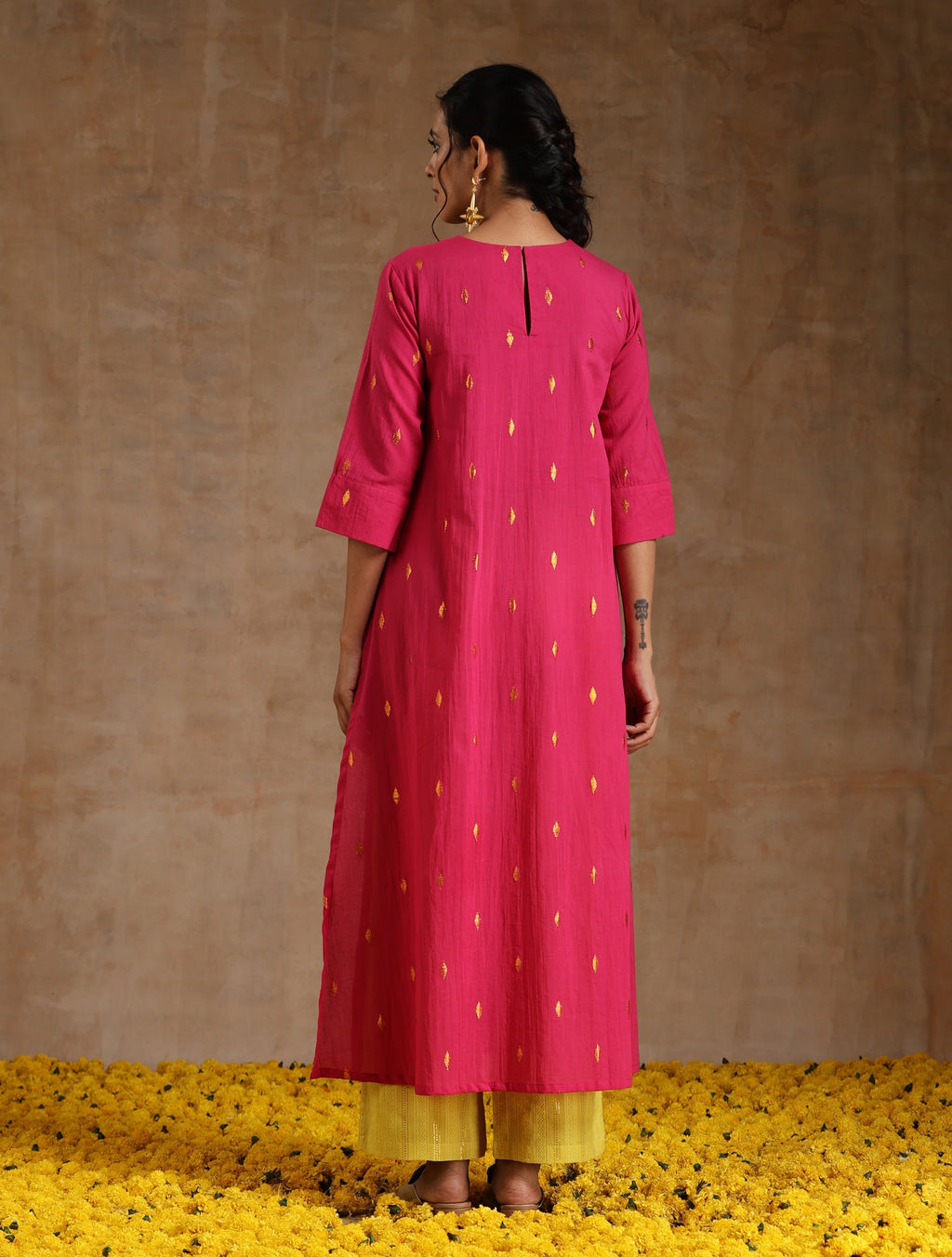 trueBrowns Pink Gold Cotton Neck Pleat Kurta Set