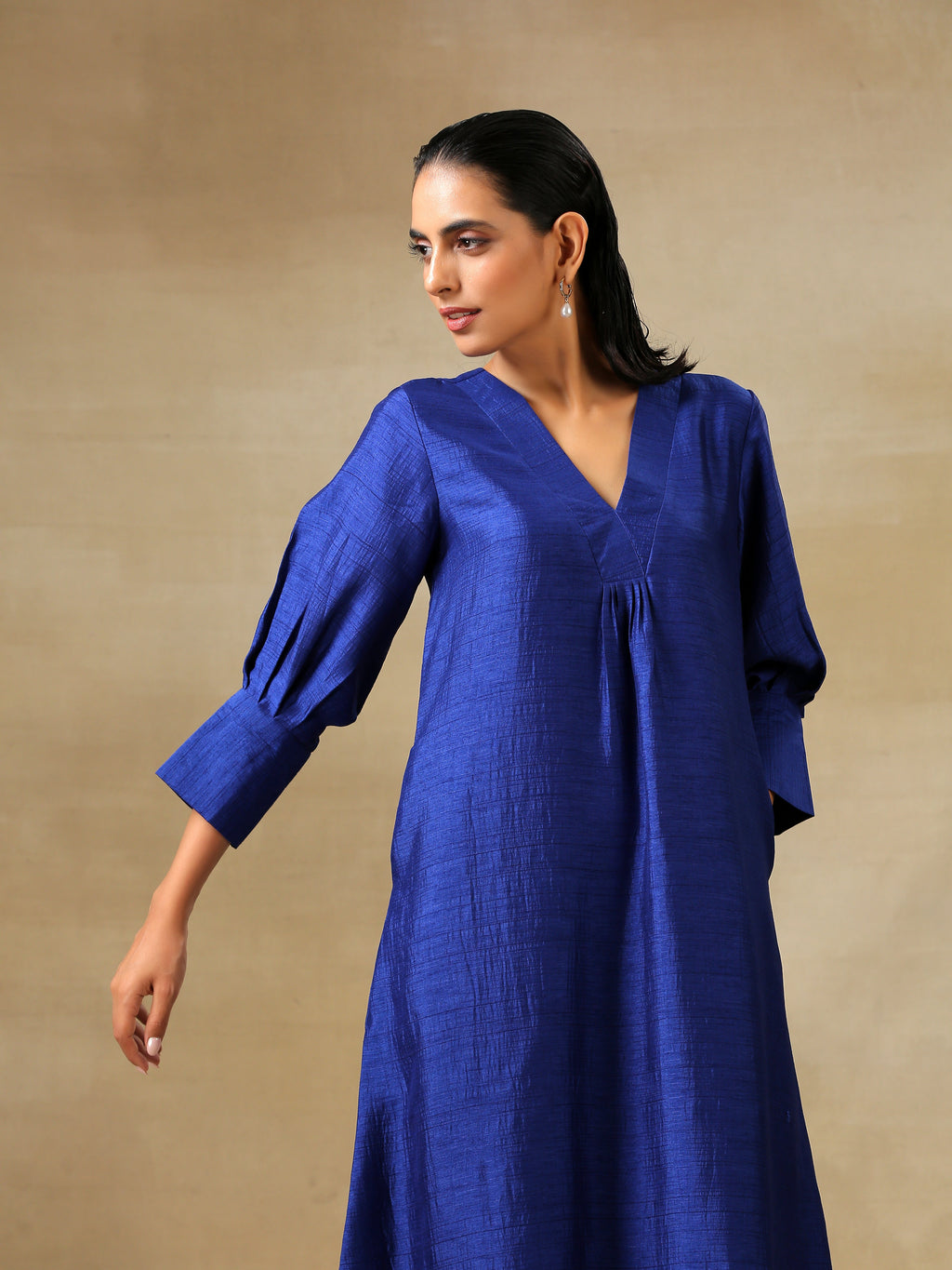 trueBrowns Blue Textured Silk Puff Sleeve Kurta Pant Set