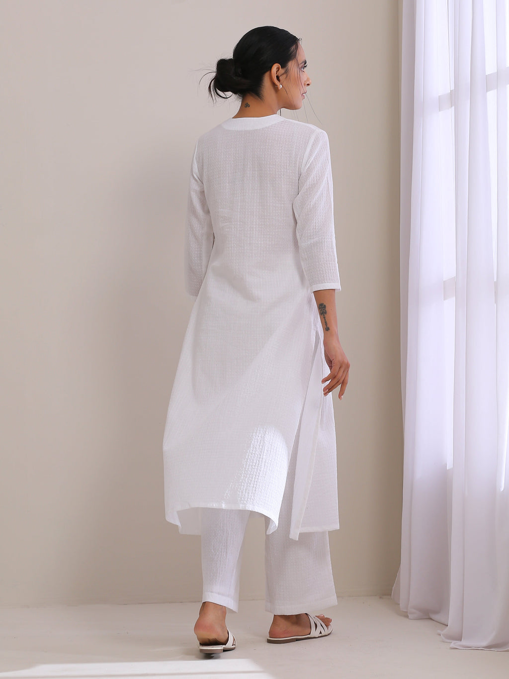 trueBrowns White Dobby Neck Pleat Kurta Pant Set