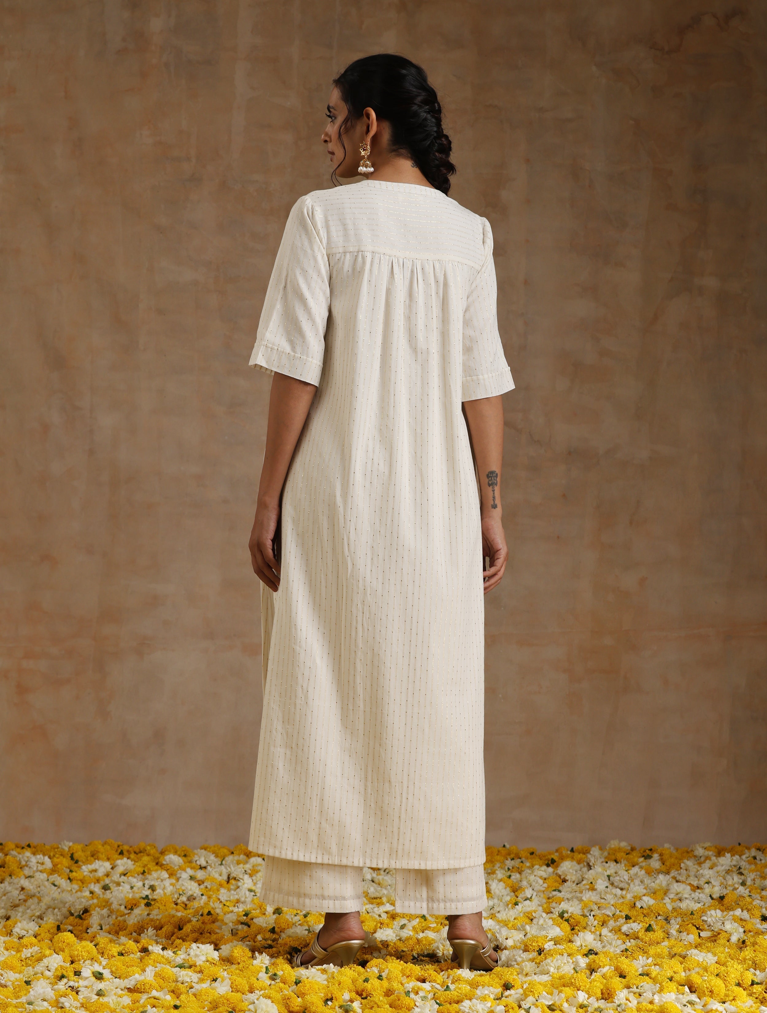 trueBrowns Ivory Gold Cotton Relaxed High-Low Kurta Set