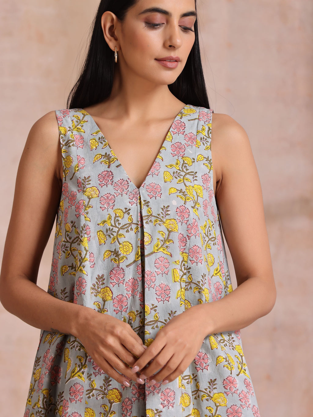 trueBrowns Grey Overall Floral Block Print Cotton Sleeveless Flared Kurta Pant Set