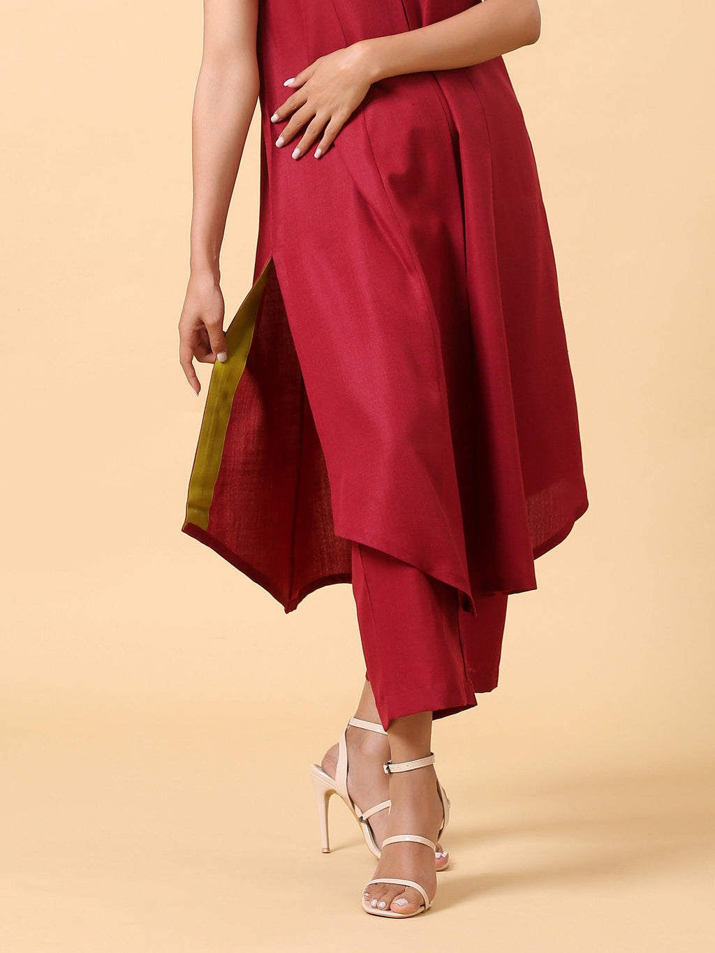trueBrowns Cotton Linen Maroon Sleeveless Kurta Pant Set