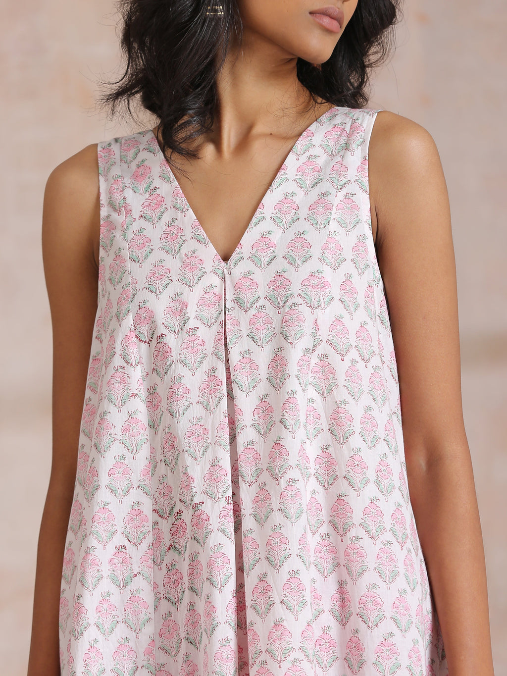 trueBrowns Pink Green Floral On White Block Print Cotton Sleeveless Flared Kurta Pant Set