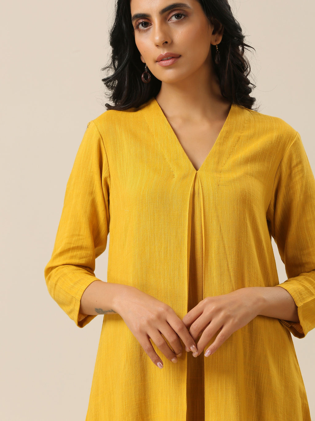 trueBrowns Mustard Yellow Slub Texture Neck Pleat Kurta Pant Set