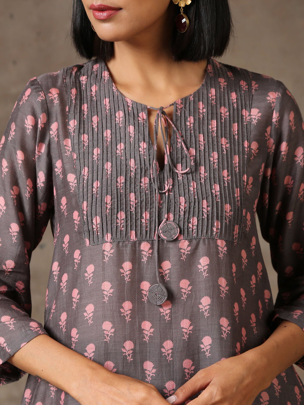 trueBrowns Grey Pink Floral Printed Silk Co-Ord Set