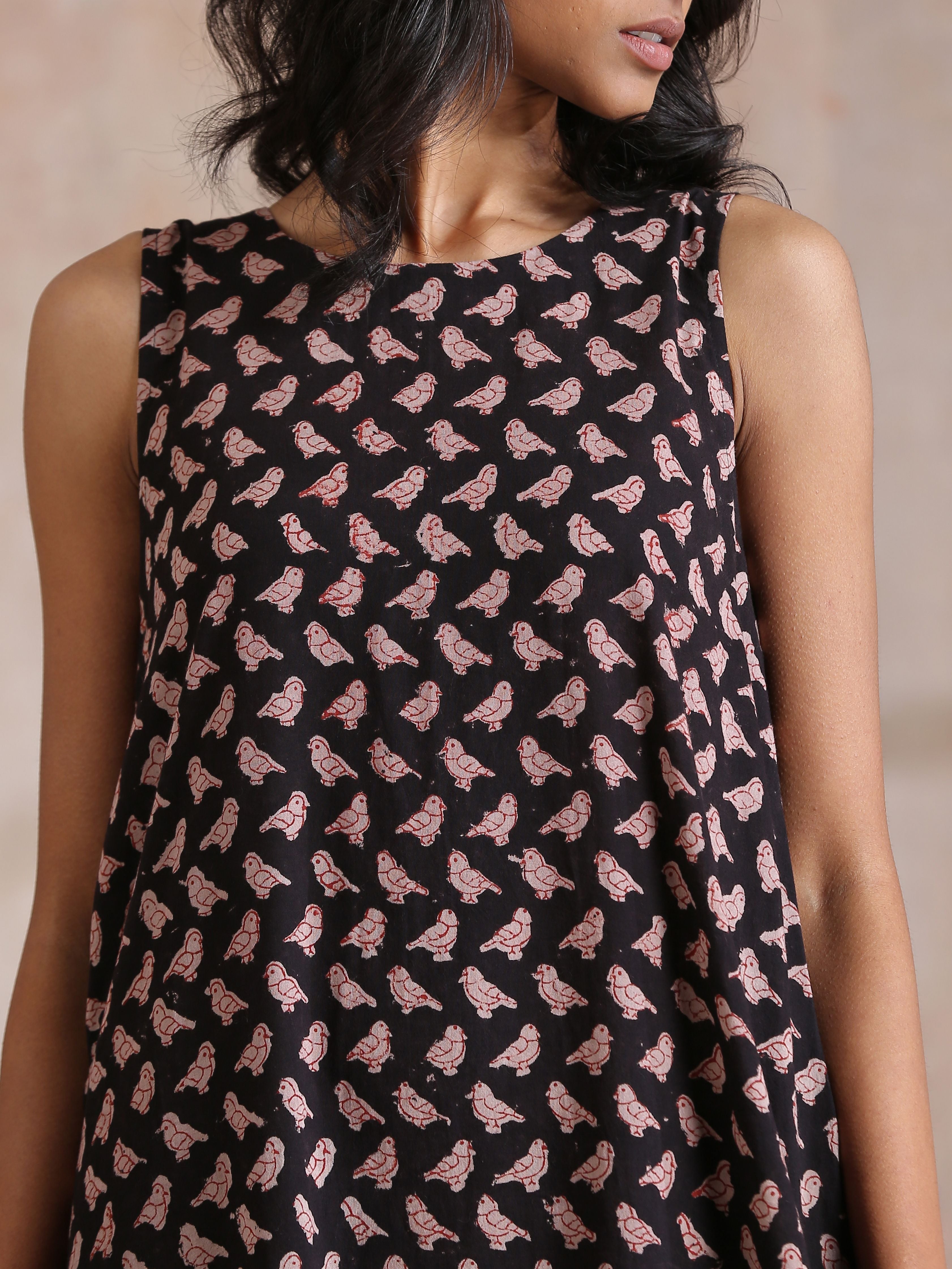 trueBrowns Black Bird Bagru Print Cotton Sleeveless Kurta Pant Set