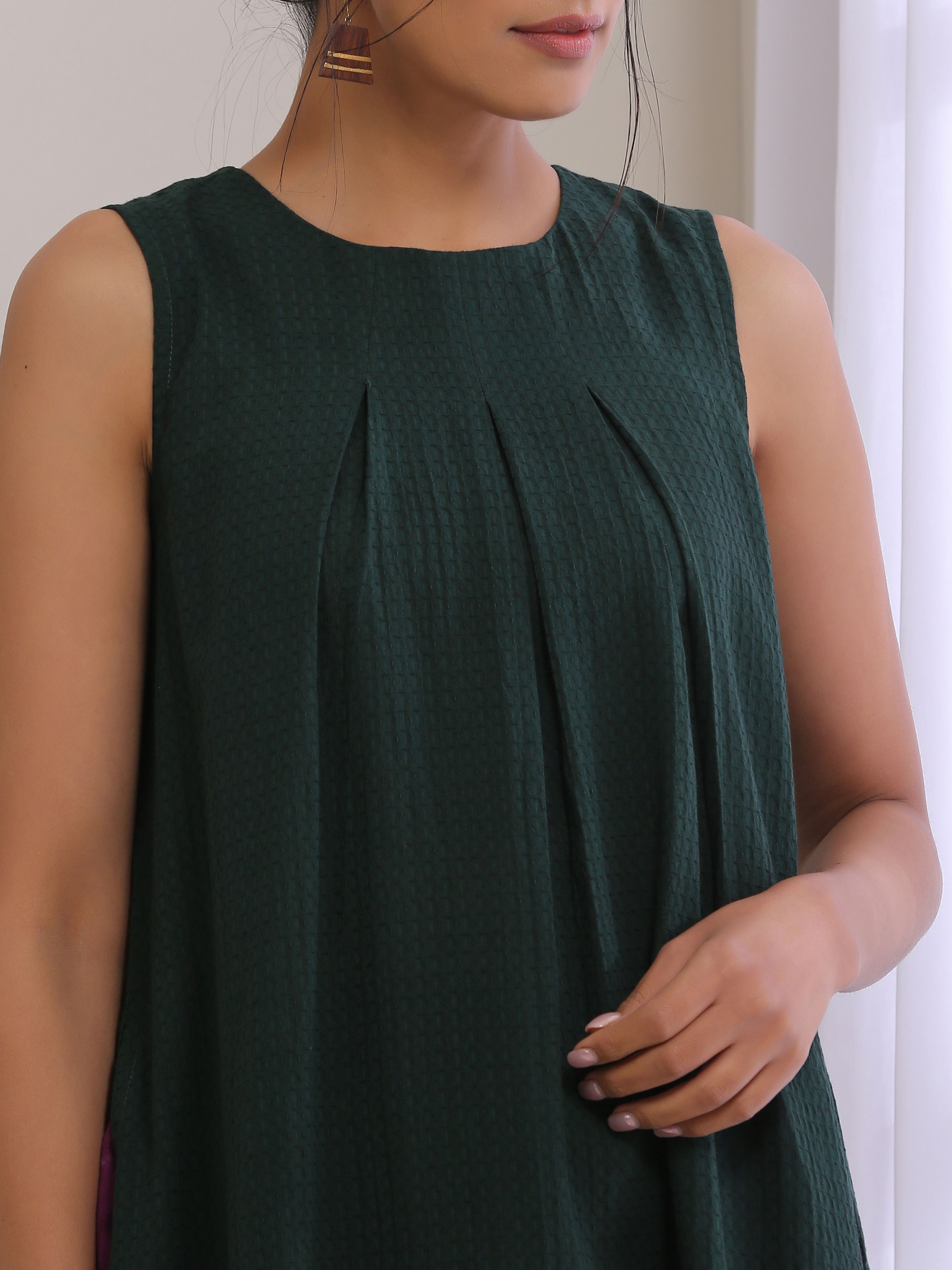 trueBrowns Dark Green Dobby Sleeveless Kurta Pant Set