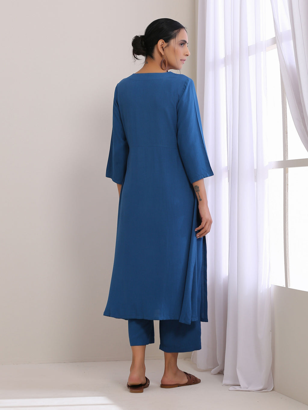 trueBrowns Classic Blue Dobby High Slit Gathered Kurta Set