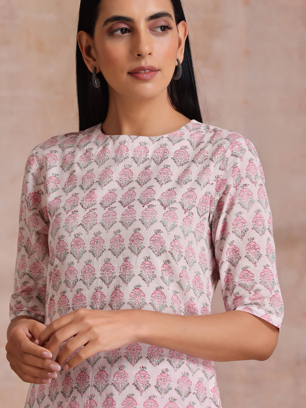 trueBrowns Pink Green Floral On White Block Print Cotton Slit Kurta Pant Set