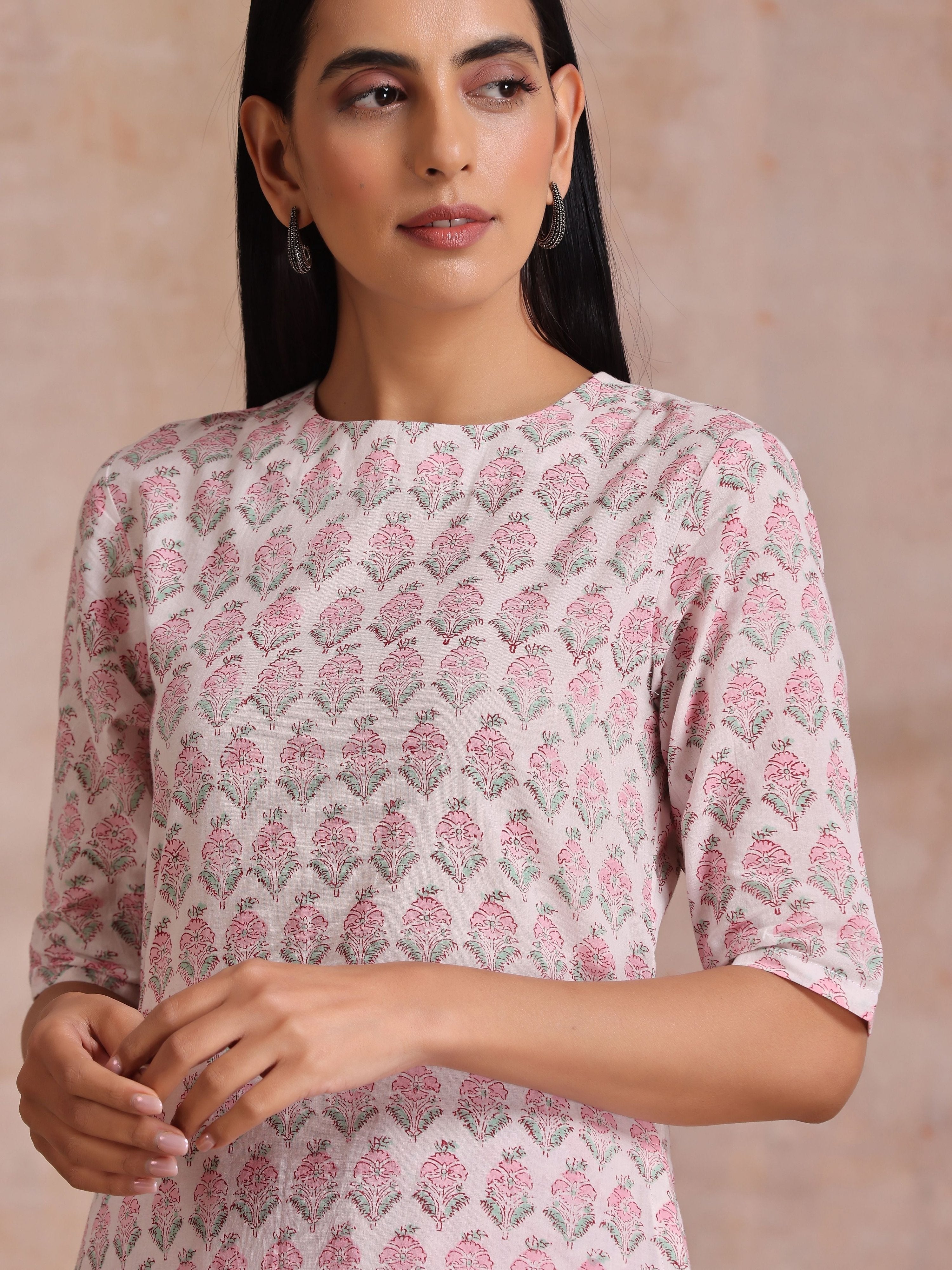 trueBrowns Pink Green Floral On White Block Print Cotton Slit Kurta Pant Set