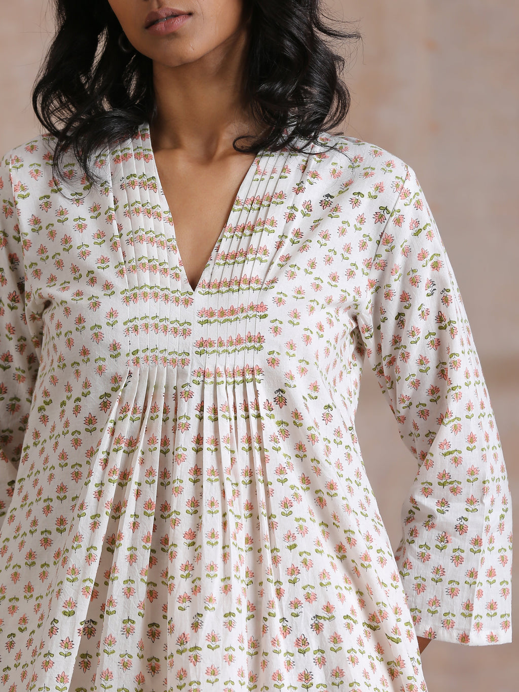 trueBrowns White With Small Floral Booti Print Cotton Pleated Co-Ord Set
