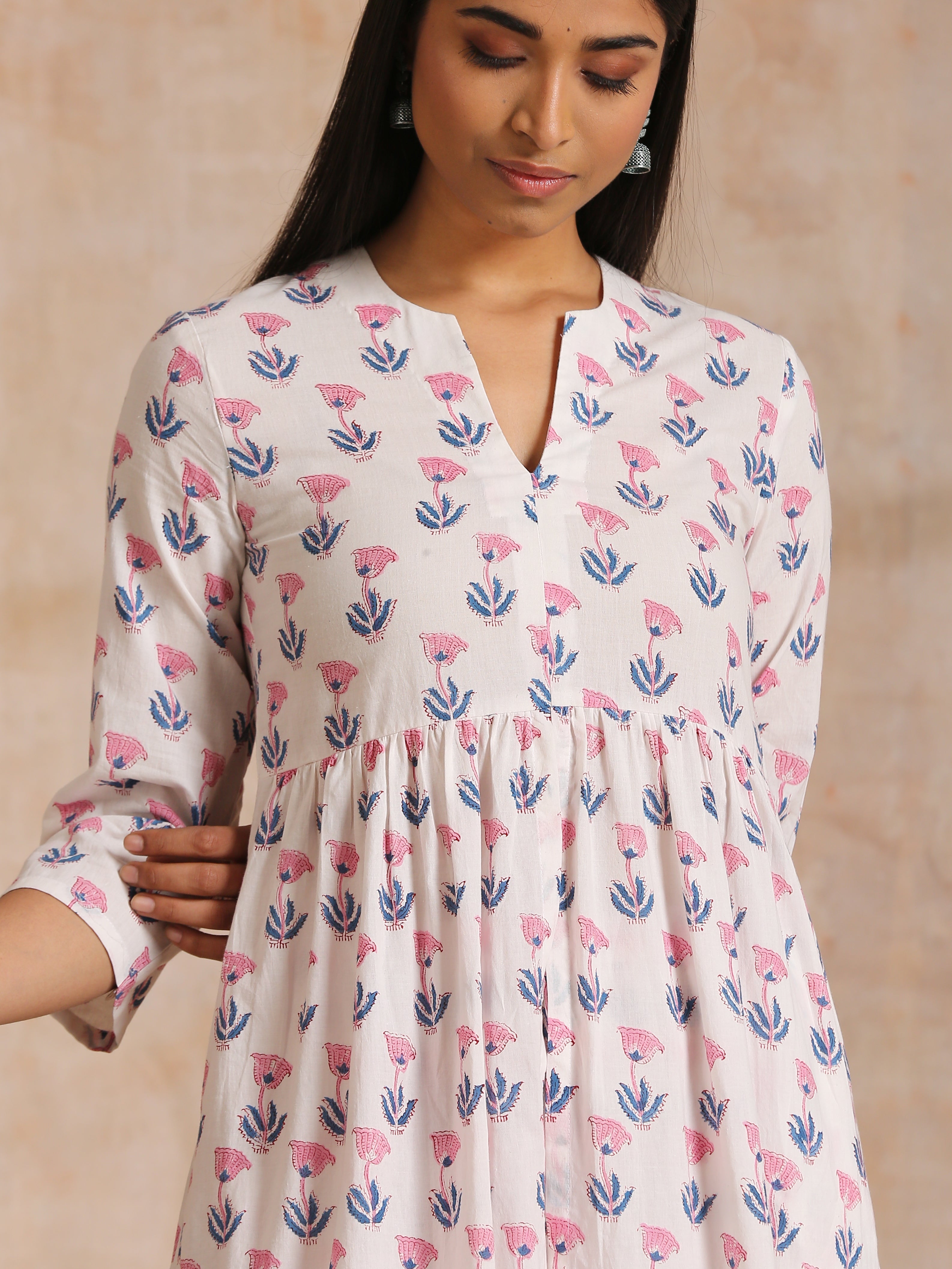 trueBrowns White With Pink Blue Buta Block Print Cotton Kurta Pant Set
