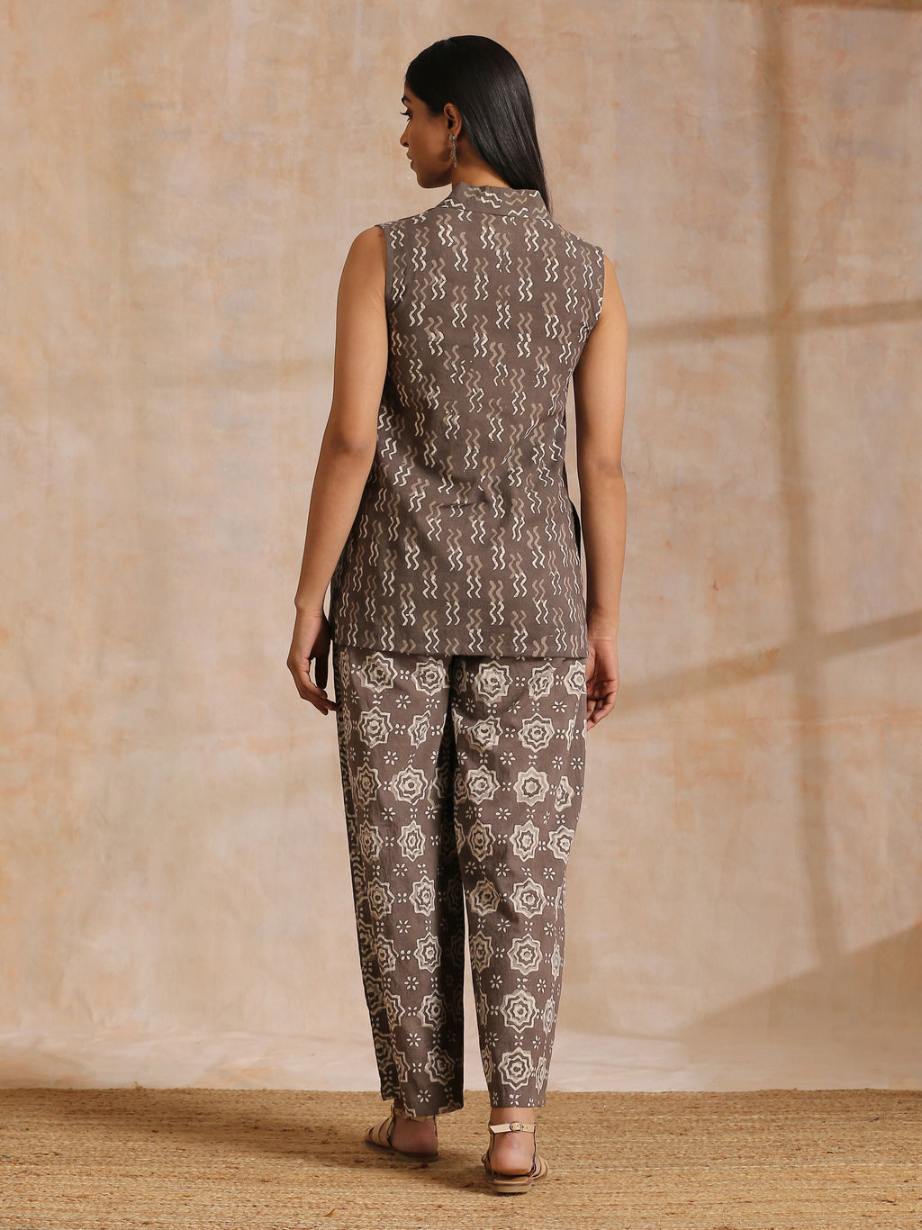trueBrowns Clay Dabu Zig-Zag Motifs Print Cotton Sleeveless Jacket Pant Set