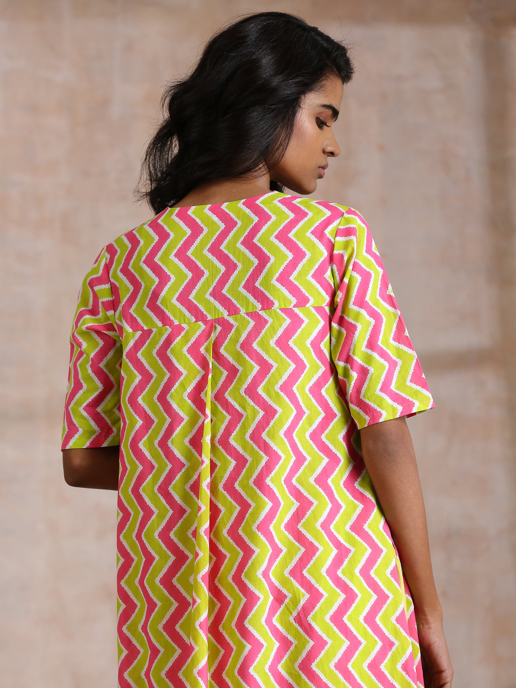 trueBrowns Lime Pink Zig-Zag Lines Print Cotton Kurta Pant Set | Relove